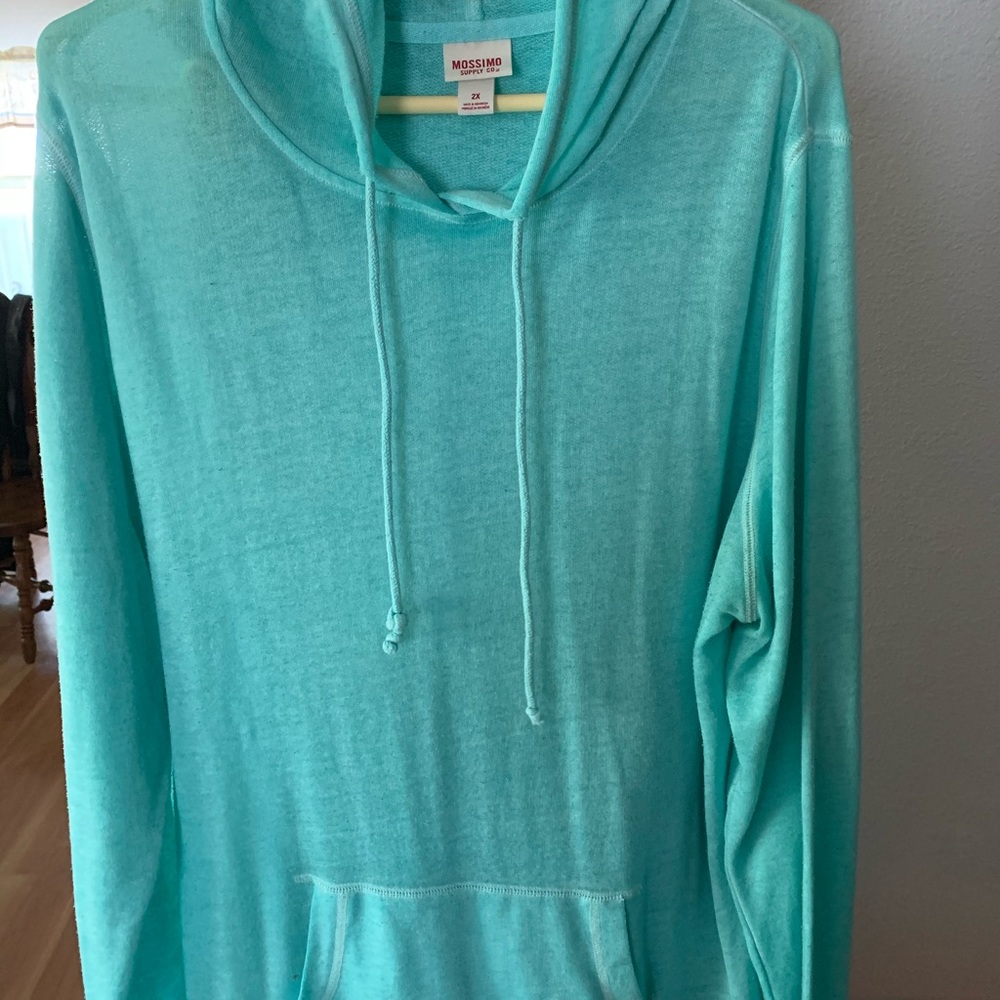 Thin hoodie with pockets